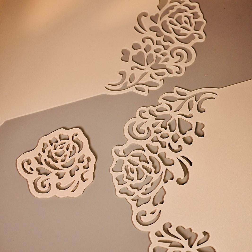 Pearl Acrylic placemat with rose cutting border