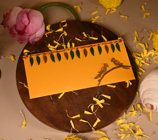 Nature ensemble box with yellow background and parrot design