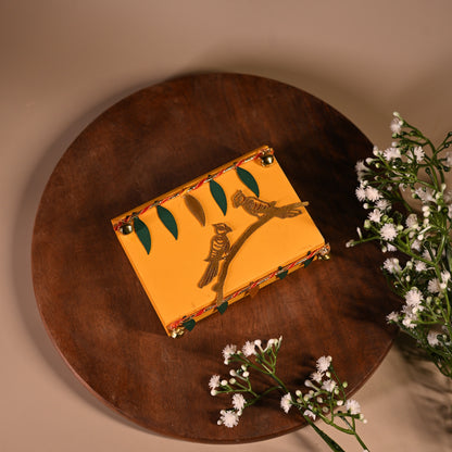 Nature ensemble box with yellow background and parrot design