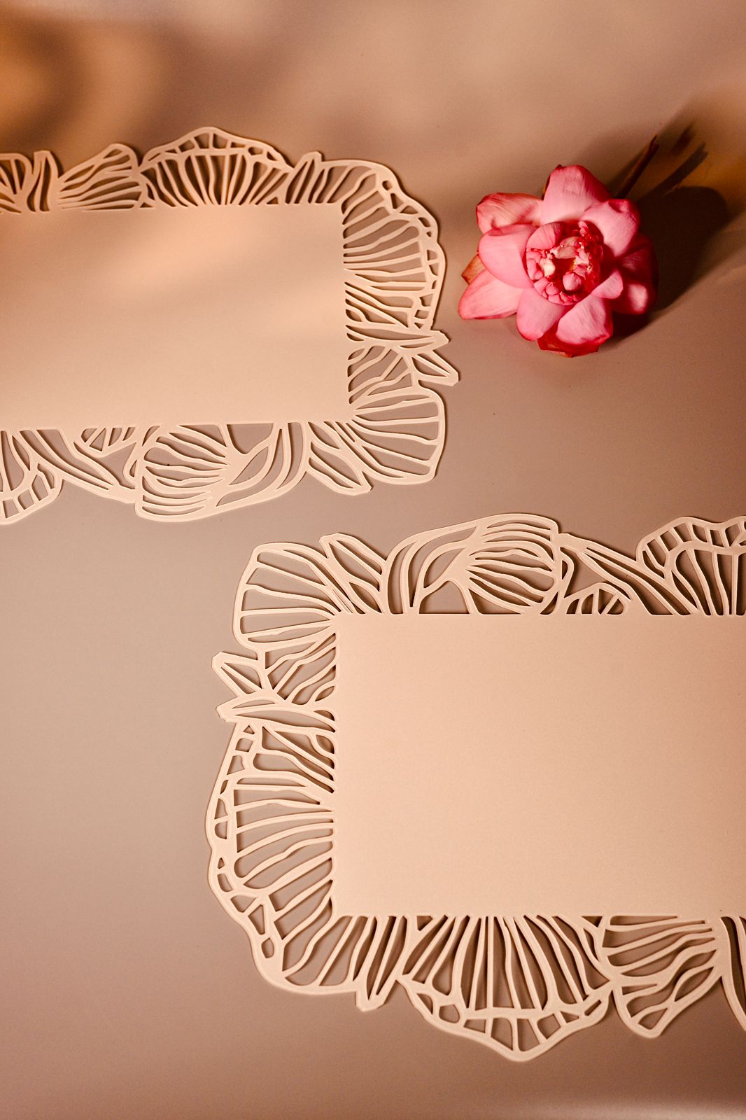 Pearl Acrylic placemat with cutting border
