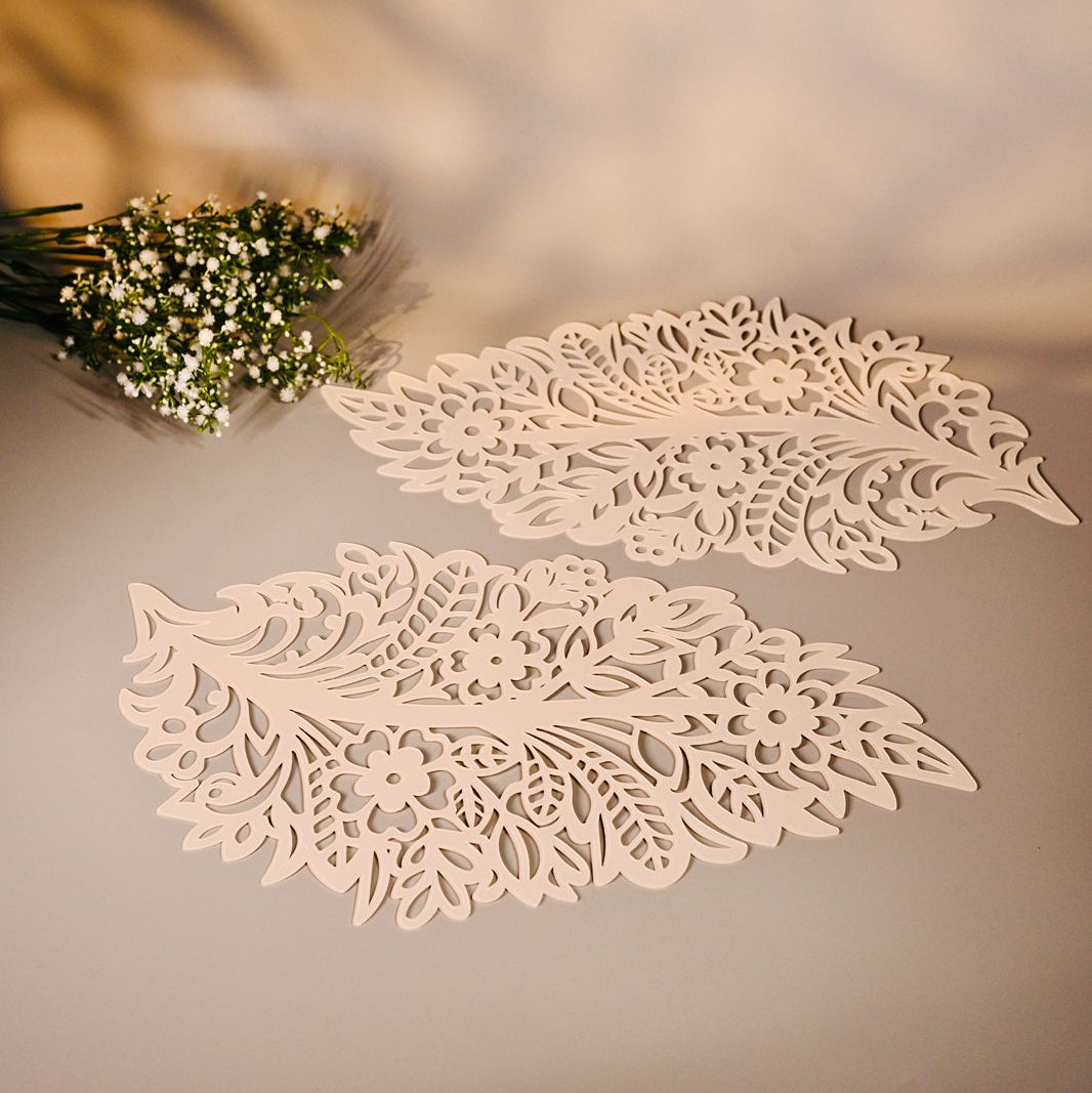 Pearl Acrylic table mat in leaf shape with integrated design inside