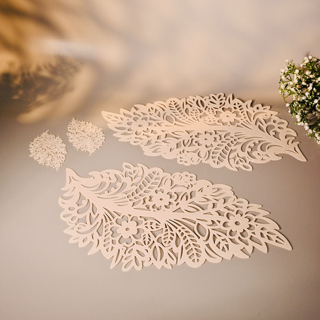 Pearl Acrylic table mat in leaf shape with integrated design inside