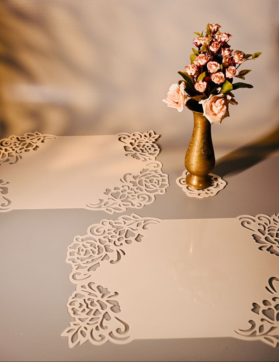 Pearl Acrylic placemat with floral cutting border