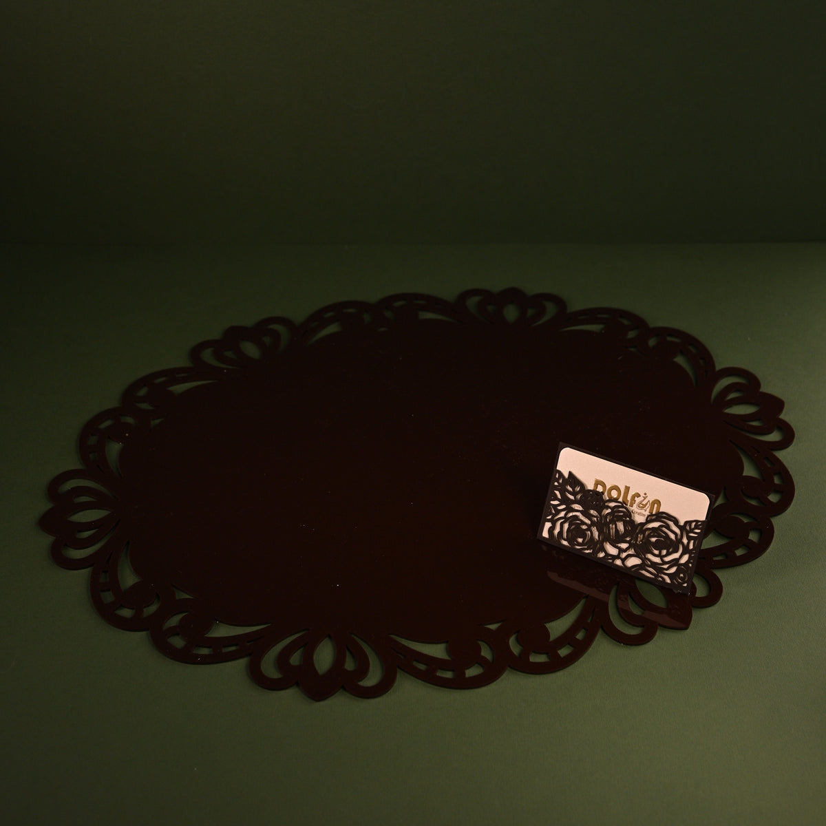 Scalped border table mat brown