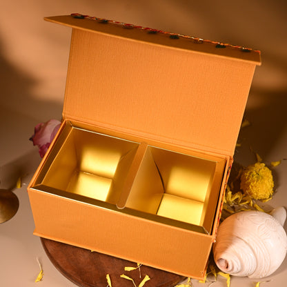 Nature ensemble box with yellow background and parrot design