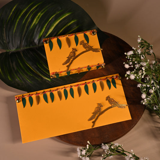 Nature ensemble box with yellow background and parrot design