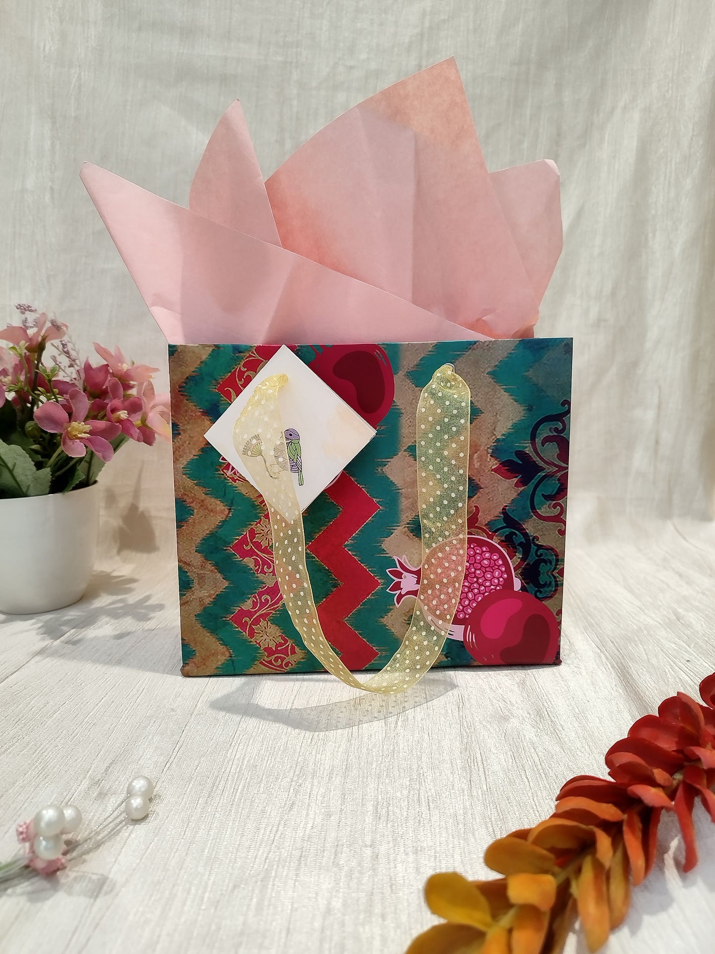 Colorful zigzag-pattern ambrosia green bags with a ribbon handle